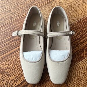 Season must have shoe